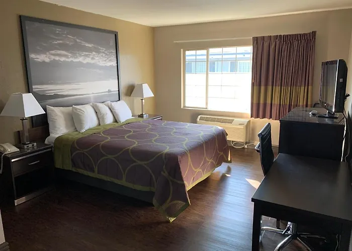 Super 8 by Wyndham Los Angeles Airport