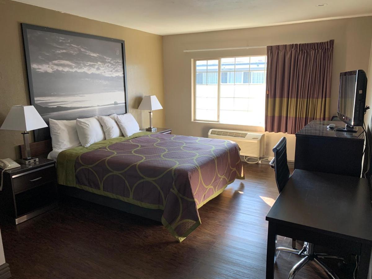 Hotel Skyways 2*